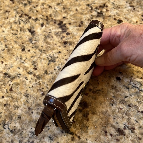 Coach calf hair wallet zippered with coin, credit card and 2 slots for money etc - Picture 7 of 8